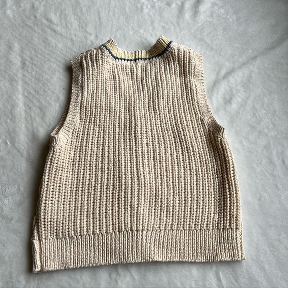 American Eagle Cable Knit Sweater Vest - Picture 6 of 9